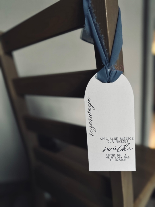 Zawieszka na krzesło weselne – oznaczenie miejsca dla wyjątkowej osoby | Cacy Handmade