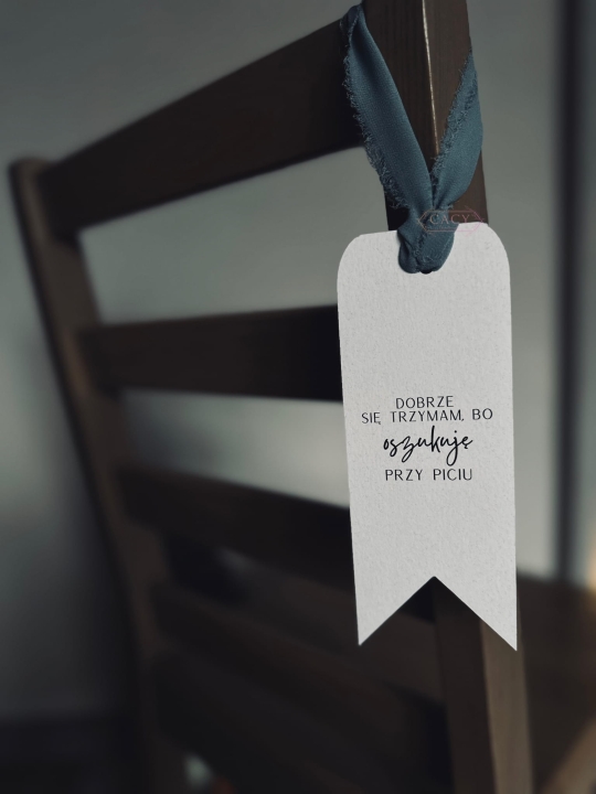 Zawieszki na krzesła – gra weselna dla gości (zestaw 10 haseł)