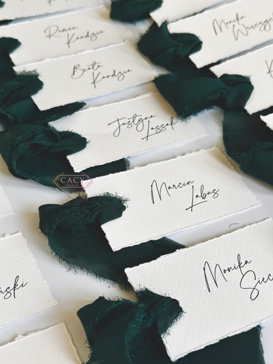 Winietka rwana leżąca ze wstążką szyfonową